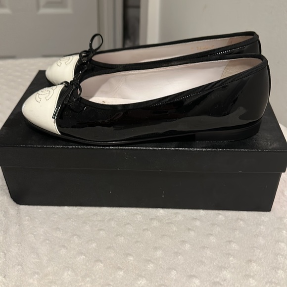 Chanel patent leather ballet flats - Picture 3 of 6